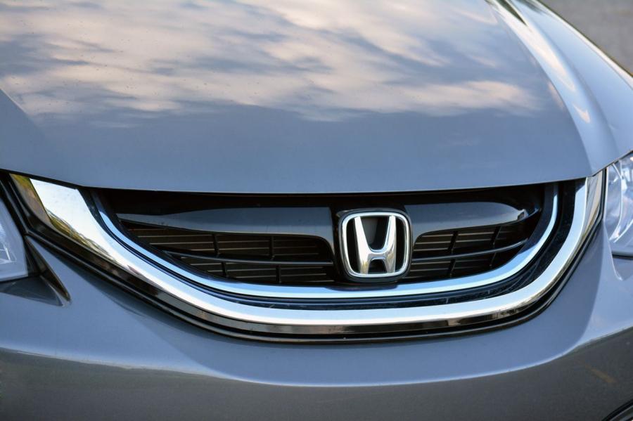  Honda Civic Hybrid 2013 года  (фото 26 из 29)